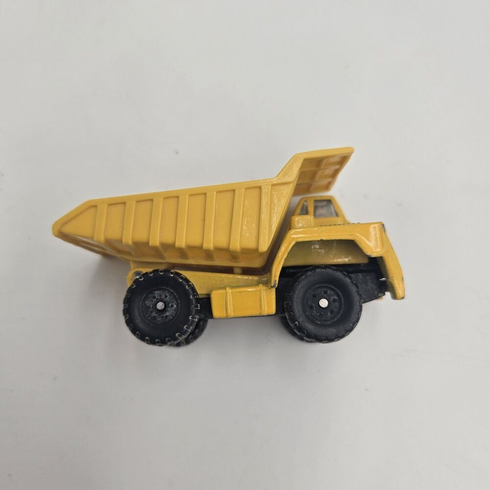 Vintage Maisto Yellow Dump Truck Diecast 11844 Construction Vehicle Toy 1:64